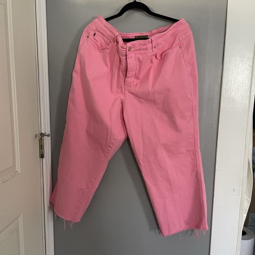 Judy Blue Tummy Control Wide Leg Crop Jeans in Pink 20W